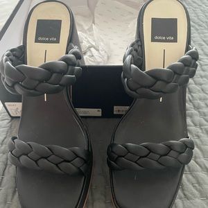 NIB Dolce Vita Wiley Sandals